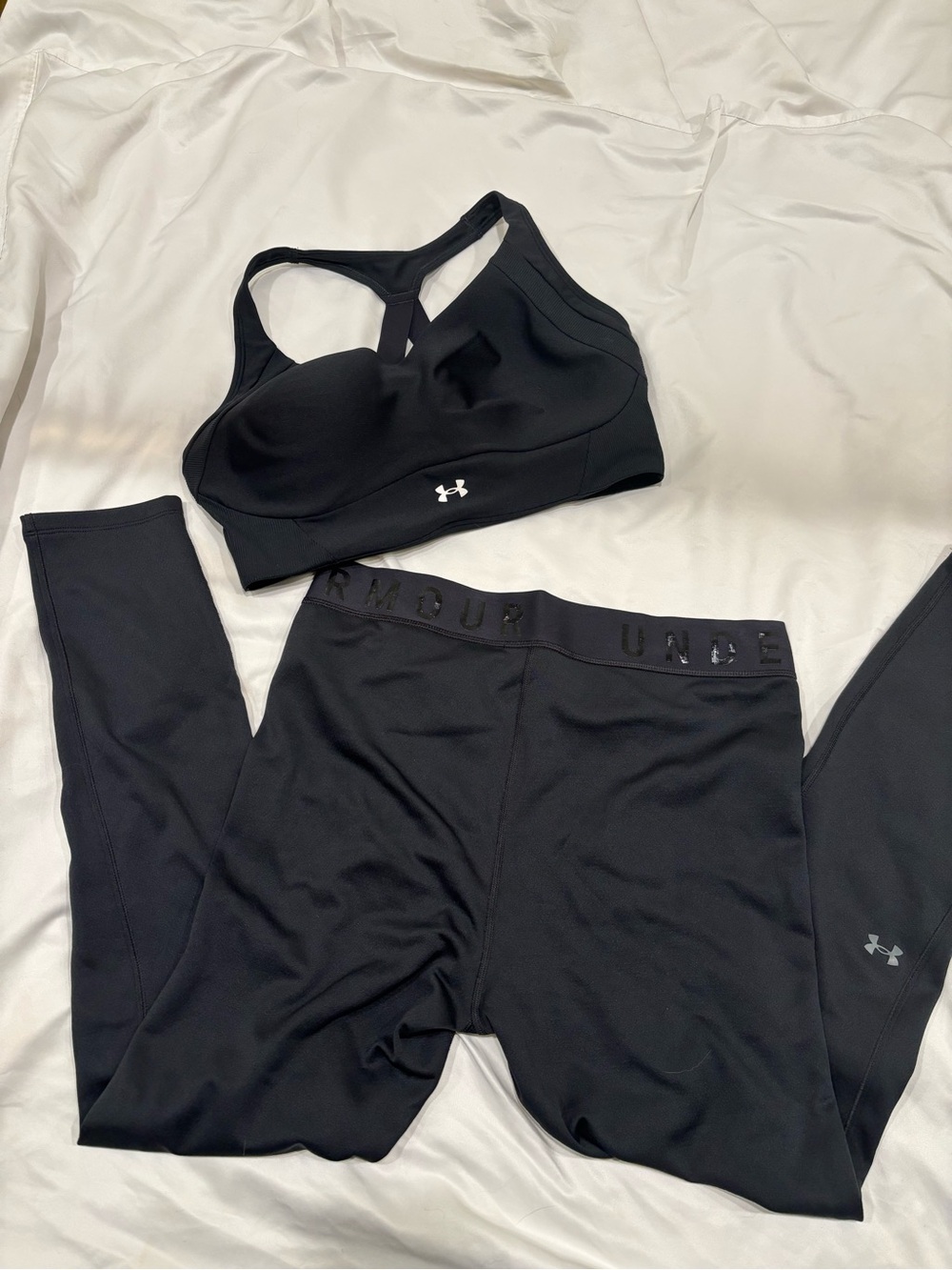 Under Armour Black Women's Sports Bra x-large and Large Leggings Set